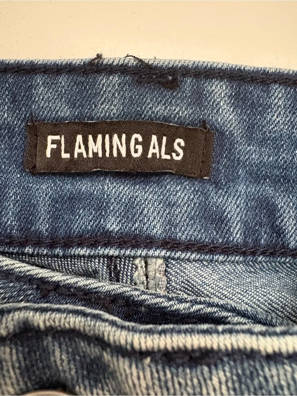 NWT Flamingoals Women's Medium Wash Barrel Leg Mid-Rise Crop Jeans Large